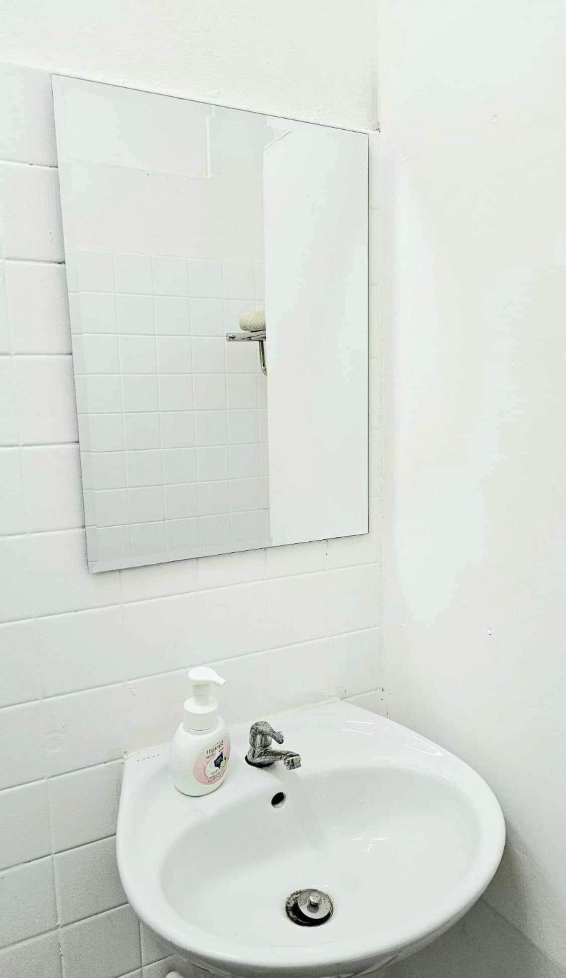 W District Guesthouse Bangkok Dış mekan fotoğraf