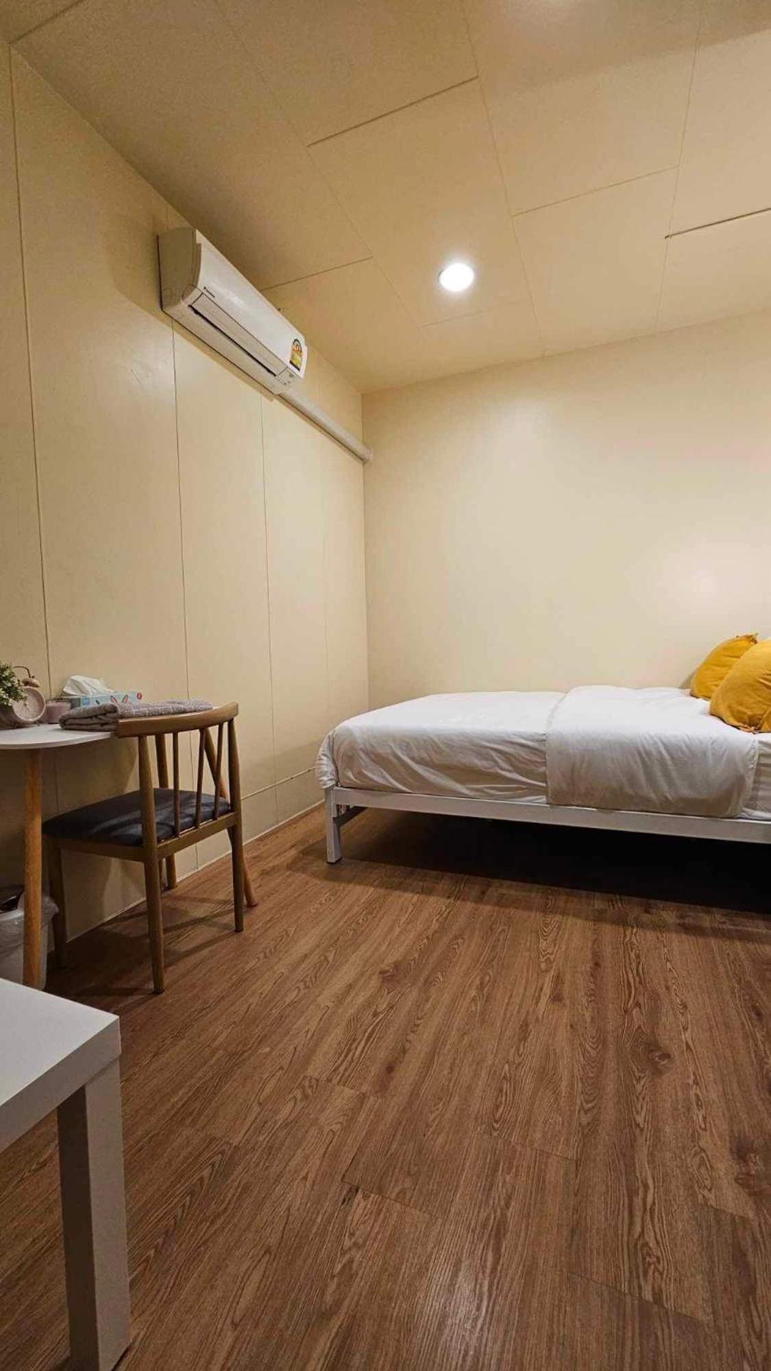 W District Guesthouse Bangkok Dış mekan fotoğraf