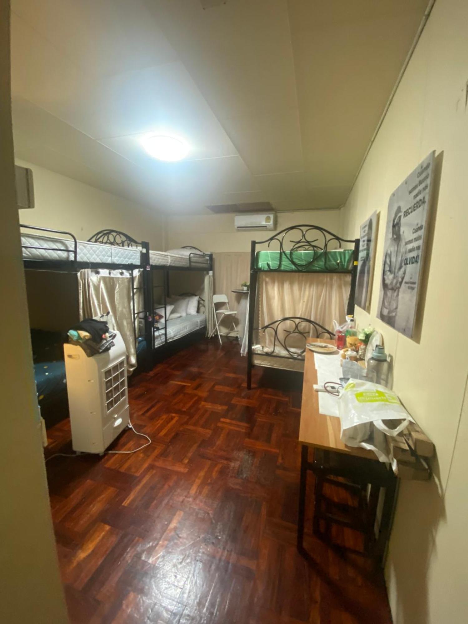 W District Guesthouse Bangkok Dış mekan fotoğraf