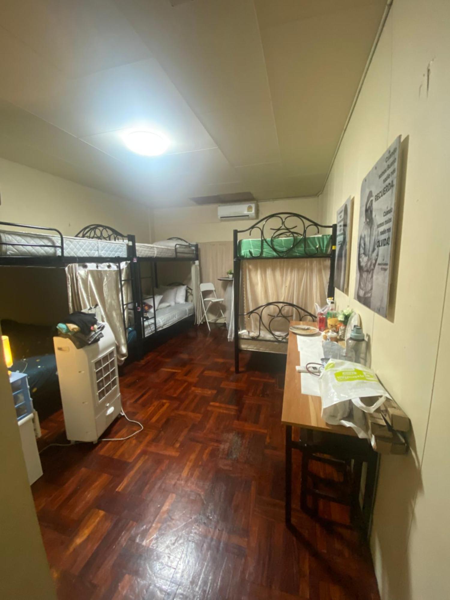 W District Guesthouse Bangkok Dış mekan fotoğraf